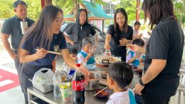  เลี้ยงหมูกะทะนักเรียนที่เป็นตัวแทนแข่งกีฬาและศิลปหัตถกรรม