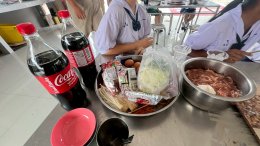  เลี้ยงหมูกะทะนักเรียนที่เป็นตัวแทนแข่งกีฬาและศิลปหัตถกรรม