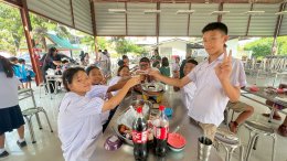  เลี้ยงหมูกะทะนักเรียนที่เป็นตัวแทนแข่งกีฬาและศิลปหัตถกรรม