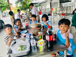  เลี้ยงหมูกะทะนักเรียนที่เป็นตัวแทนแข่งกีฬาและศิลปหัตถกรรม