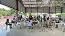  เลี้ยงหมูกะทะนักเรียนที่เป็นตัวแทนแข่งกีฬาและศิลปหัตถกรรม