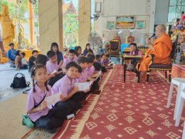พระครูปลัด ศุภกิตติ์ สุวิริโย ท่านเจ้าอาวาสวัดสังกะสี มอบทุน