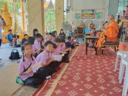 พระครูปลัด ศุภกิตติ์ สุวิริโย ท่านเจ้าอาวาสวัดสังกะสี มอบทุน