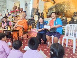 พระครูปลัด ศุภกิตติ์ สุวิริโย ท่านเจ้าอาวาสวัดสังกะสี มอบทุน