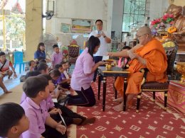 พระครูปลัด ศุภกิตติ์ สุวิริโย ท่านเจ้าอาวาสวัดสังกะสี มอบทุน