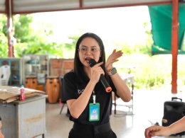 พี่ๆ จากเทศบาลตำบลนาป่า มาสอนการทำถังดักไขมันอย่างง่าย