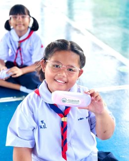 เทศบาลตำบลนาป่า มอบแว่นสายตาให้นักเรียนนาป่ามโนรถ