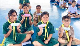 เทศบาลตำบลนาป่า มอบแว่นสายตาให้นักเรียนนาป่ามโนรถ