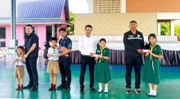 เทศบาลตำบลนาป่า มอบแว่นสายตาให้นักเรียนนาป่ามโนรถ