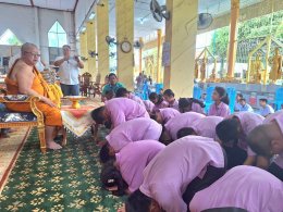 พระครูปลัดศุภกิตติ์ สุวิริโย ท่านเจ้าอาวาสวัดสังกะสีมอบทุนการศึกษาให้นักเรียนโรงเรียนนาป่ามโนรถ