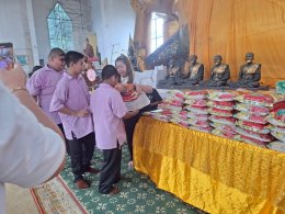 พระครูปลัดศุภกิตติ์ สุวิริโย ท่านเจ้าอาวาสวัดสังกะสีมอบทุนการศึกษาให้นักเรียนโรงเรียนนาป่ามโนรถ