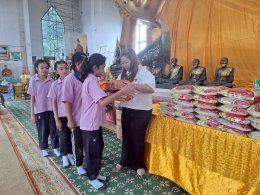 พระครูปลัดศุภกิตติ์ สุวิริโย ท่านเจ้าอาวาสวัดสังกะสีมอบทุนการศึกษาให้นักเรียนโรงเรียนนาป่ามโนรถ