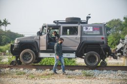 HI-RAIL VEHICLE