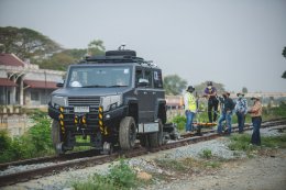 Running the test!!! The rail inspection vehicle (Hirail)