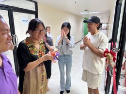 Merit making ceremony to celebrate first day working at Mahatun Plaza