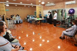 ต้อนรับ คณะดูงานจากภาควิชาการพยาบาลสาธารณสุข คณะสาธารณสุขศาสตร์ มหาวิทยาลัยมหิดล เพื่อเข้าศึกษาดูงานเรื่อง ระบบบริการผู้สูงอายุและศูนย์การเรียนรู้เพื่อผู้สูงอายุ