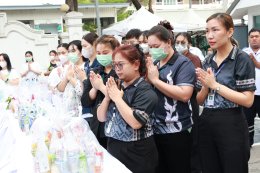พิธีทำบุญตักบาตร ถวายพระราชกุศล เนื่องในวันสวรรคต ครบ ๕o วัน แด่สมเด็จพระนางเจ้าสิริกิติ์ พระบรมราชินีนาถ  พระบรมราชชนนีพันปีหลวง