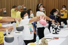 จัดโครงการอบรมเชิงปฏิบัติการ "สูงวัยหัวใจฟิต" ให้แก่สมาชิกชมรมผู้สูงอายุ