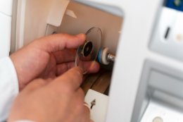 อุปกรณ์ร้านแว่นที่ใช้ในงานเจียรเลนส์ | เครื่องมือสำคัญสำหรับการประกอบแว่นตา