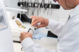 อุปกรณ์ร้านแว่นสำหรับประกอบแว่นตา | เครื่องมือสำคัญในขั้นตอนการผลิตแว่น