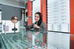 เปิดร้านแว่นตาในยุคออนไลน์ ต้องปรับตัวยังไง? แนวทางจาก Grandlondon Optical