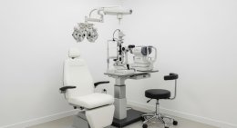 โต๊ะวัดสายตา vs โต๊ะทั่วไป ใช้งานต่างกันแค่ไหน