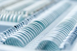 เลนส์เซ็ท TRIAL LENS SET แบบ พลาสติก vs แก้ว แบบไหนดีกว่า? วิเคราะห์ให้เข้าใจแบบเจ้าของร้าน