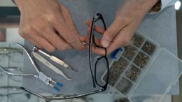 อุปกรณ์ร้านแว่นที่ใช้ซ่อมแว่นตา | เครื่องมือสำคัญสำหรับงานซ่อมในร้านแว่น