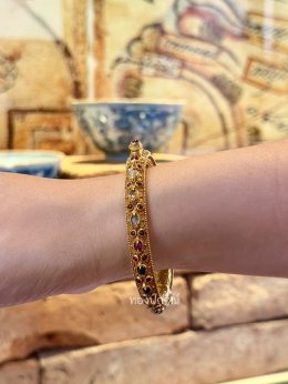 นพเก้าในราชสำนักไทย: อัญมณีแห่งบารมีและเครื่องทองโบราณ 