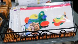 หลอดไฟโตชิบา ร่วมบริจาคสิ่งของให้กับ "มูลนิธิกระจกเงา"