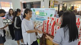 หลอดไฟโตชิบา เลี้ยงอาหารน้อง ๆ ในวันเด็ก