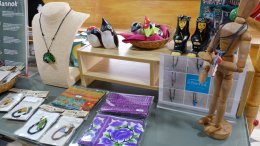 หลอดไฟโตชิบา ร่วมบริจาคสิ่งของให้กับ "มูลนิธิกระจกเงา"