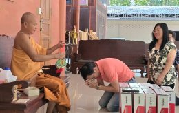 หลอดไฟโตชิบา บริจาคโซล่าเซลล์ให้วัดป่า จ.อุดรธานี