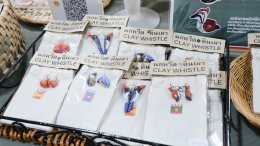 หลอดไฟโตชิบา ร่วมบริจาคสิ่งของให้กับ "มูลนิธิกระจกเงา"