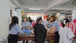 หลอดไฟโตชิบา เลี้ยงอาหารน้อง ๆ ในวันเด็ก