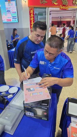 TOSHIBA Lighting and SHINING Lighting Participate in Udom Lightings Annual Party at Udon Wittaya School, Udon Thani Province.