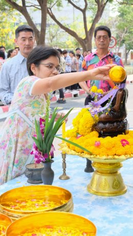 สงกรานต์สุขใจ สว่างไสวด้วยแสงบุญ 