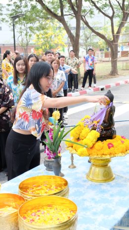 สงกรานต์สุขใจ สว่างไสวด้วยแสงบุญ 