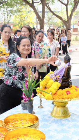 สงกรานต์สุขใจ สว่างไสวด้วยแสงบุญ 