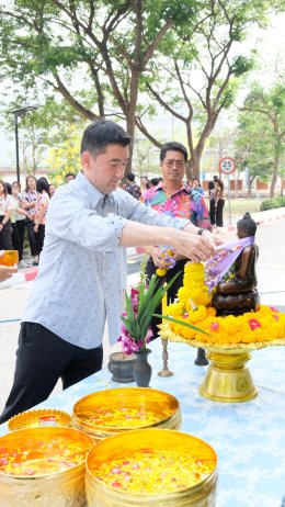 สงกรานต์สุขใจ สว่างไสวด้วยแสงบุญ 