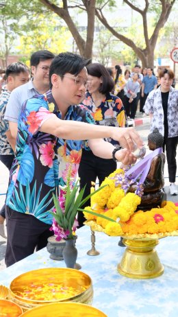 สงกรานต์สุขใจ สว่างไสวด้วยแสงบุญ 