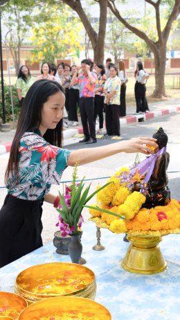 สงกรานต์สุขใจ สว่างไสวด้วยแสงบุญ 