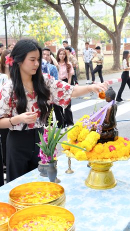 สงกรานต์สุขใจ สว่างไสวด้วยแสงบุญ 