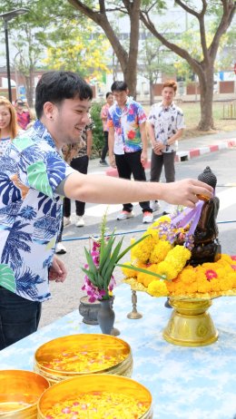 สงกรานต์สุขใจ สว่างไสวด้วยแสงบุญ 