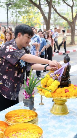 สงกรานต์สุขใจ สว่างไสวด้วยแสงบุญ 