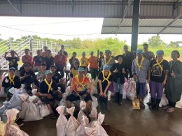 Hong Thai Shin Co., Ltd. joins hands to scoop sand for flood prevention