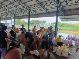 Hong Thai Shin Co., Ltd. joins hands to scoop sand for flood prevention