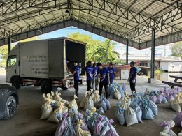 Hong Thai Shin Co., Ltd. joins hands to scoop sand for flood prevention