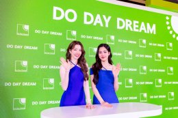 'หลิง-ออม' แท็กทีมจุดพลังแฟนด้อมกลางเซ็นทรัลเวิลด์ ในงาน "DO DAY DREAM: Innovate for a Better Future"