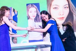 'หลิง-ออม' แท็กทีมจุดพลังแฟนด้อมกลางเซ็นทรัลเวิลด์ ในงาน "DO DAY DREAM: Innovate for a Better Future"